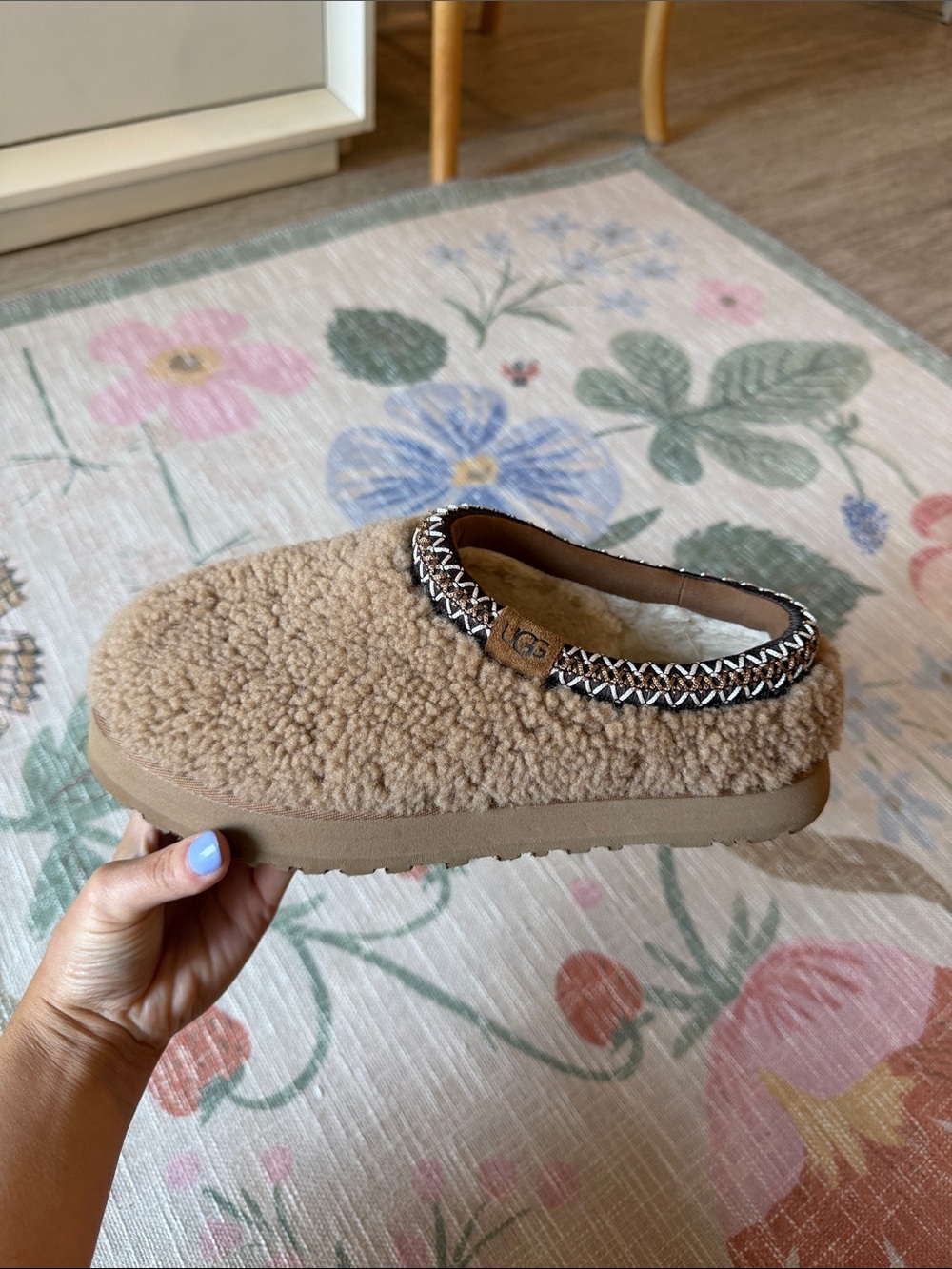 Ugg Kids Curly Tazz Slip On Size 6